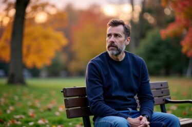 Combien de temps faut-il à un homme pour oublier une femme ? Les clés du processus et ses influences